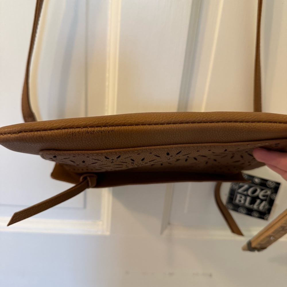 Tan Leather Crossbody Bag with Structured Design - Picture 13 of 14